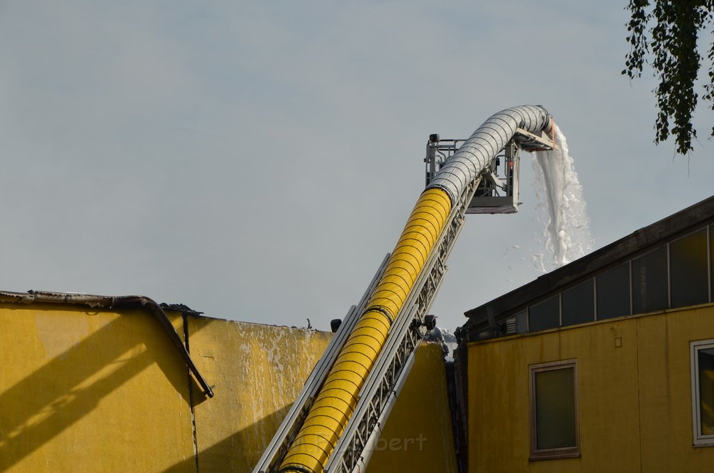 Grossfeuer Poco Lager Koeln Porz Gremberghoven Hansestr P513.JPG - Miklos Laubert